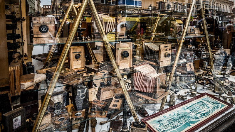 How to Find Hidden Gems in the Antiques Market: A Guide for Beginners…